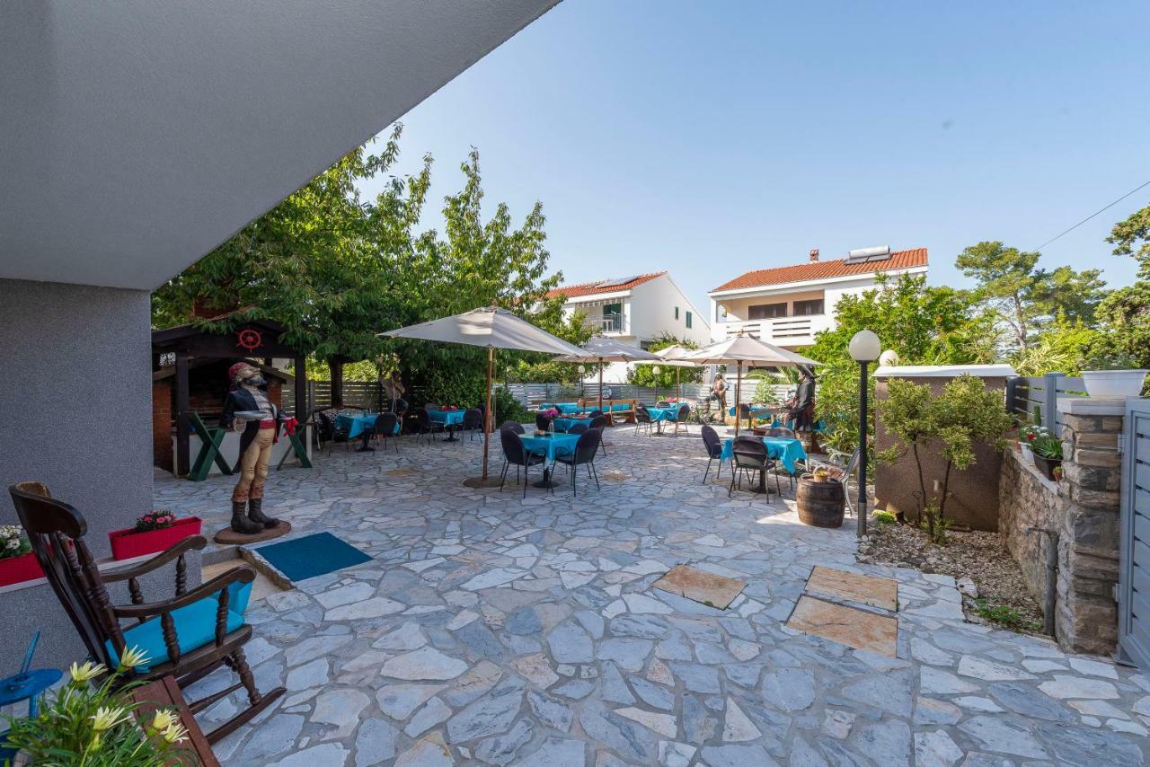 Pansion Pirat Bed and Breakfast Petrcane Buitenkant foto