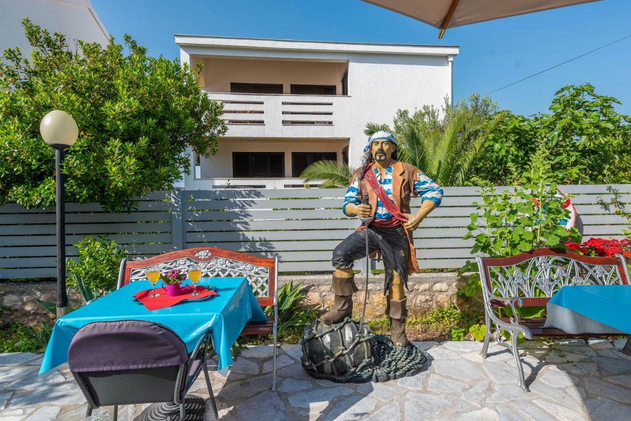 Pansion Pirat Bed and Breakfast Petrcane Buitenkant foto