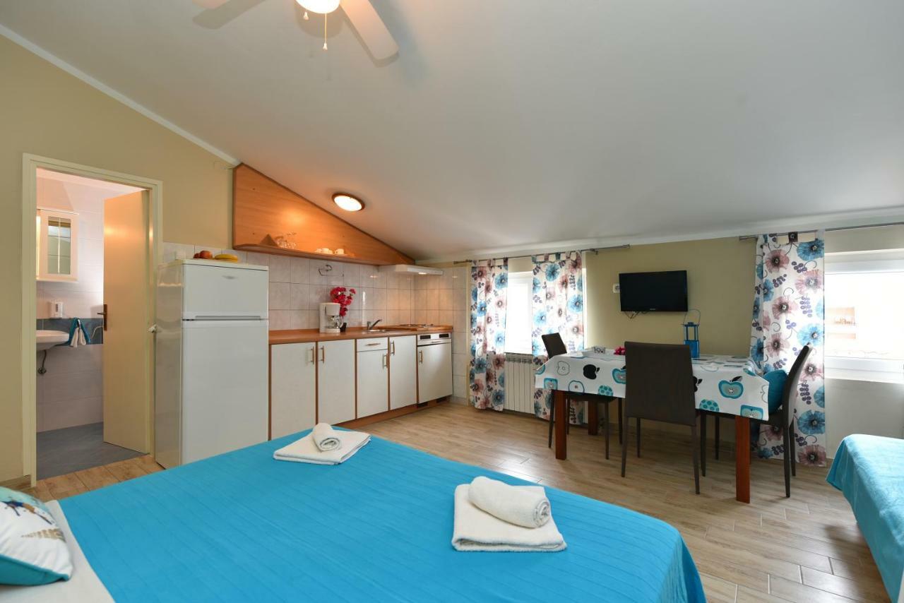 Pansion Pirat Bed and Breakfast Petrcane Buitenkant foto