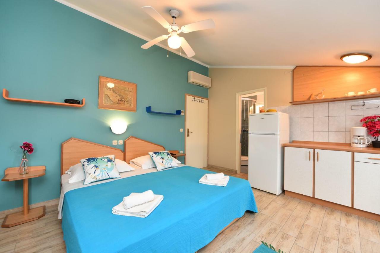 Pansion Pirat Bed and Breakfast Petrcane Buitenkant foto